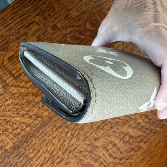 Louis Vuitton Monogram Empreinte Leather Sarah Wallet iw/ COA, Dust Bag & Box - Picture 5 of 16